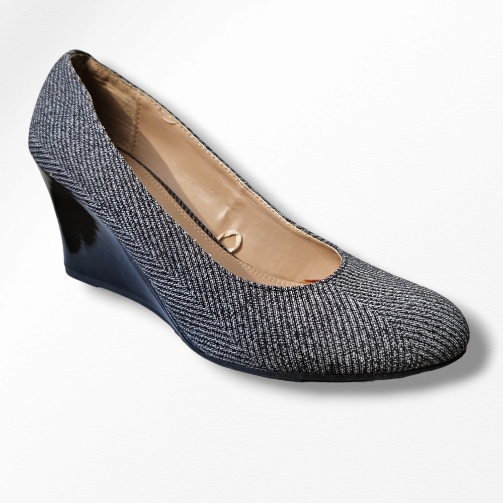 NY&Co Herringbone Fabric Round Toe Dress Shoes with Patent Heel Wedge, Size 8
